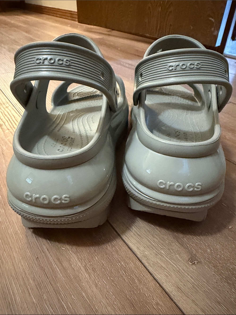 Women’s platform croc sandals - Picture 7 of 7